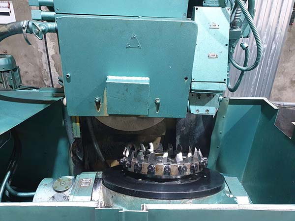 Фото заточувального верстата для зуборізних головок 3М666ВФ2 Фото заточувального верстата для зуборізних головок 3М666ВФ2